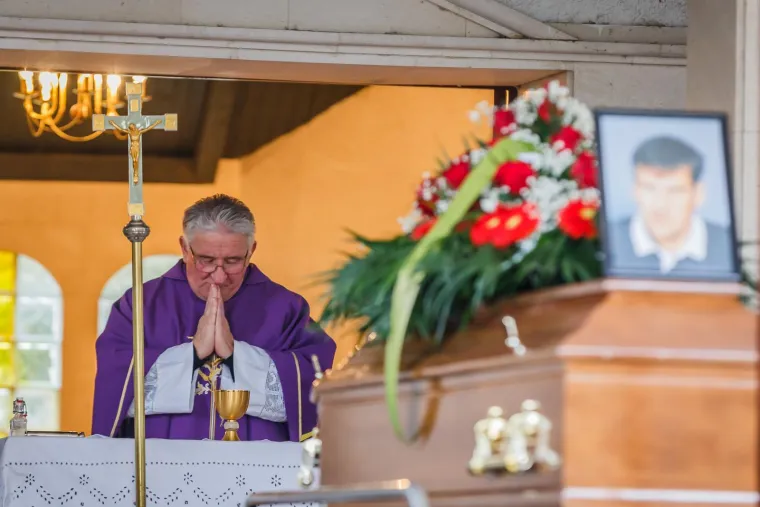 Dino Rađa, Stojko Vranković i ostali ispratili velikog Gorana Sobina na konačni počinak