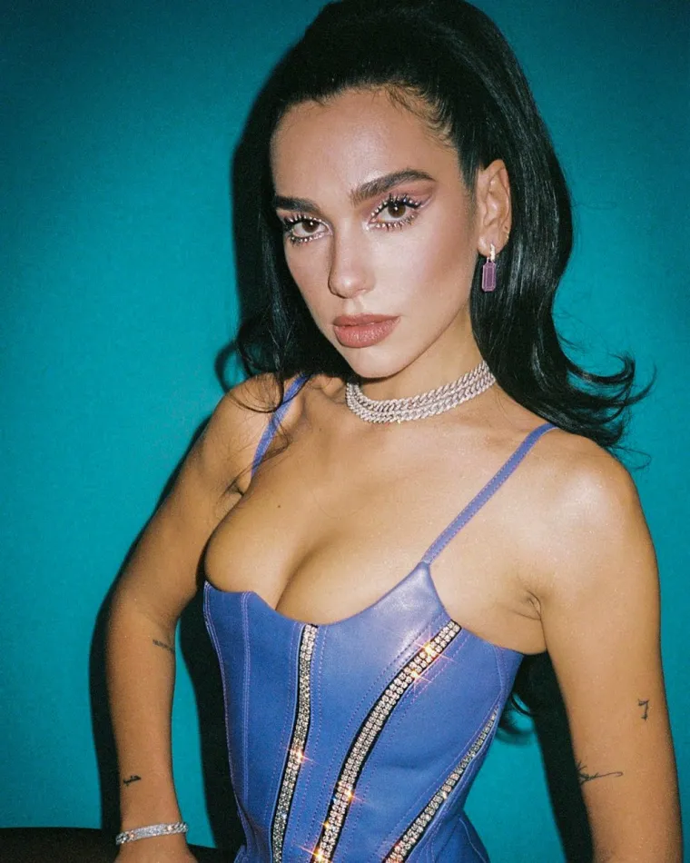 Dua je tri mjeseca prije toga prekinula vezu s chefom Isaacom Carewom, dok se za Anwara šuškalo da je prije nje bio u vezi s Kendall Jenner i Nicole Peltz.