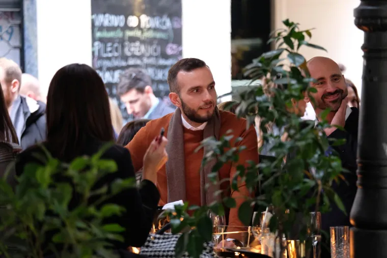 Živahan Badnjak u centru Zagreba: Prijepodne su mnogi iskoristili za &scaron;picu, među njima i brojna poznata lica