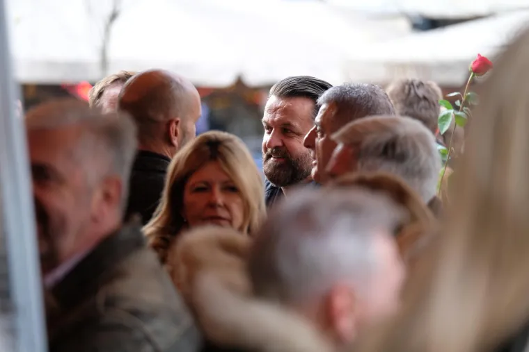 Živahan Badnjak u centru Zagreba: Prijepodne su mnogi iskoristili za &scaron;picu, među njima i brojna poznata lica