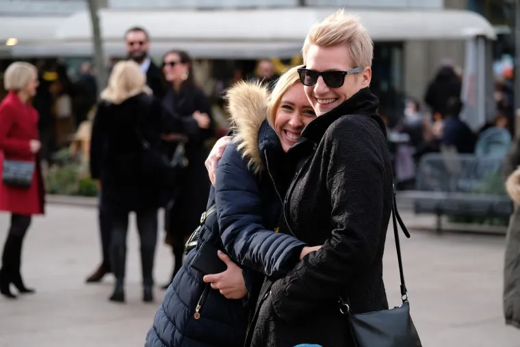 Živahan Badnjak u centru Zagreba: Prijepodne su mnogi iskoristili za &scaron;picu, među njima i brojna poznata lica