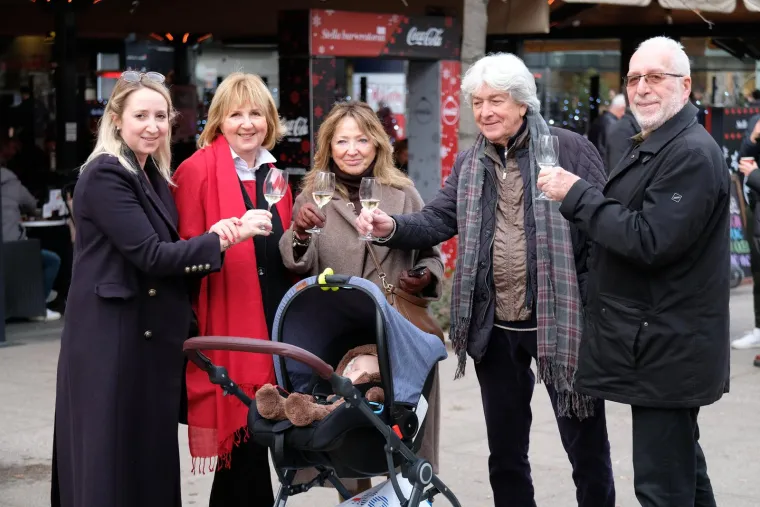 Živahan Badnjak u centru Zagreba: Prijepodne su mnogi iskoristili za &scaron;picu, među njima i brojna poznata lica