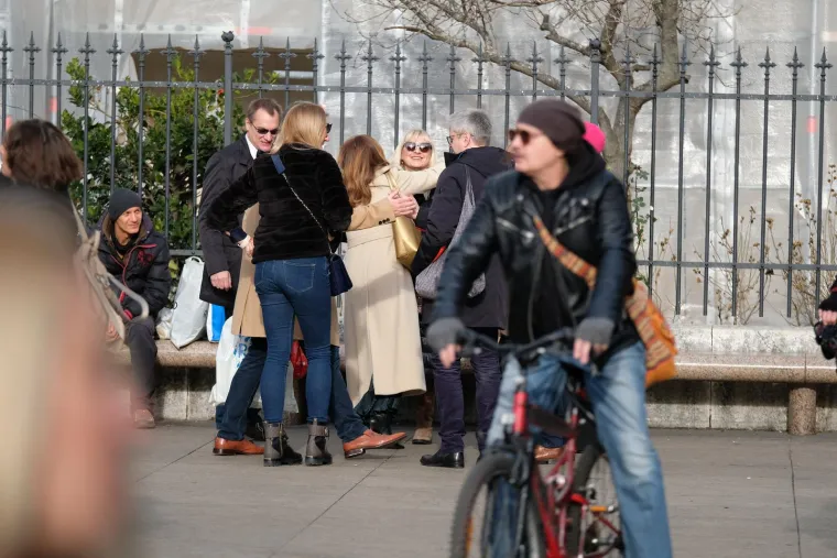 Živahan Badnjak u centru Zagreba: Prijepodne su mnogi iskoristili za &scaron;picu, među njima i brojna poznata lica