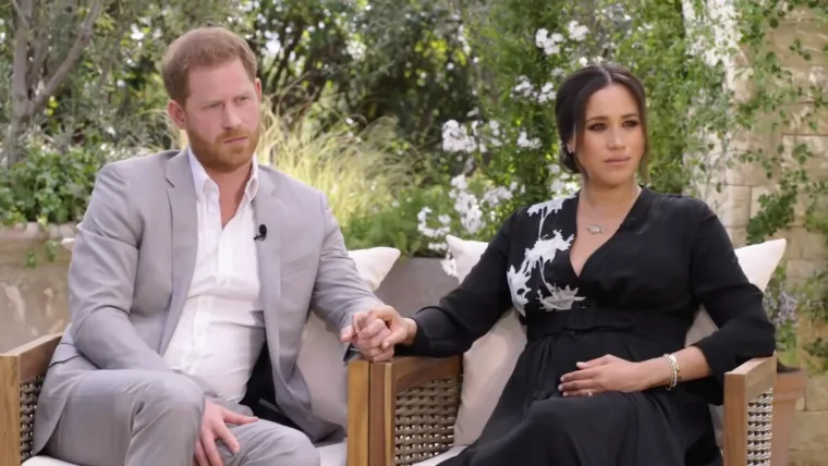 Meghan Markle je za intervju s Oprom Winfrey odabrala Armani haljinu s izvezenim cvijetom lotusa koji ima simbolično značenje.