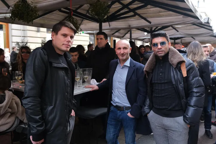 Biv&scaron;i nogometa&scaron;i Ognjen Vukojević i Eduardo da Silva u centru Zagreba.