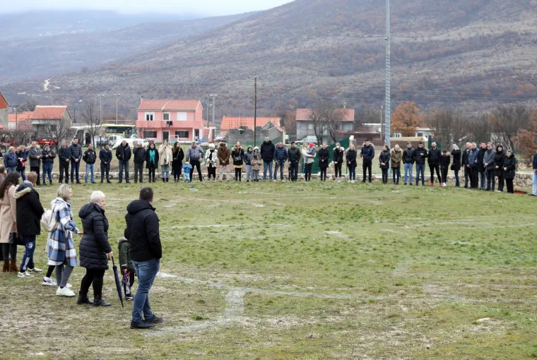 Thompson i njegovi fanovi okupili su se u Čavoglavama, da obilježe 30 godina od prve objave Bojne Čavoglave