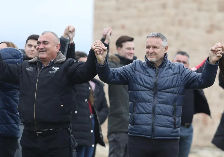 Thompson i njegovi fanovi okupili su se u Čavoglavama, da obilježe 30 godina od prve objave Bojne Čavoglave