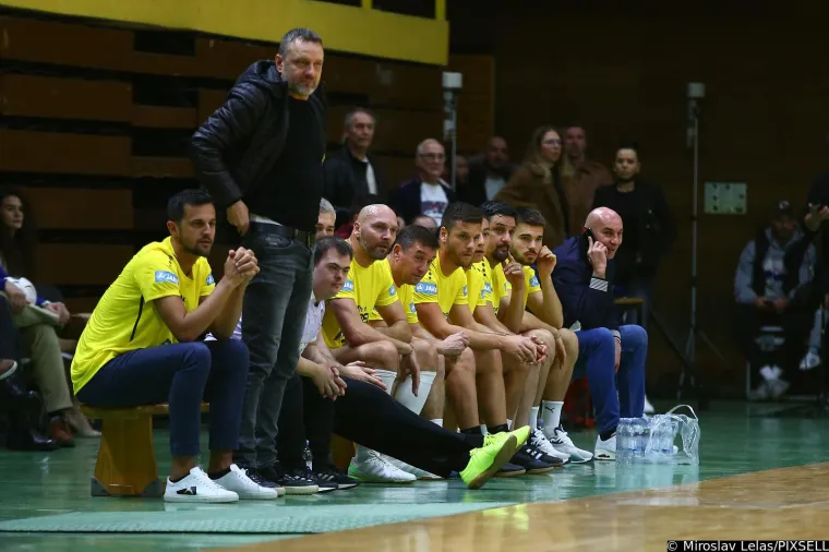 Šimić izbacio Livaju, na turniru Četiri kafića zaigrale brojne legende, pogledajte tko se sve pojavio na Gripama