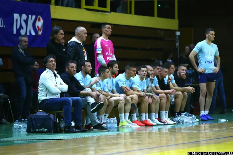 &Scaron;imić izbacio Livaju, na turniru Četiri kafića zaigrale brojne legende, pogledajte tko se sve pojavio na Gripama