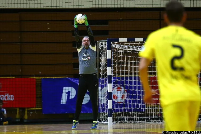 &Scaron;imić izbacio Livaju, na turniru Četiri kafića zaigrale brojne legende, pogledajte tko se sve pojavio na Gripama
