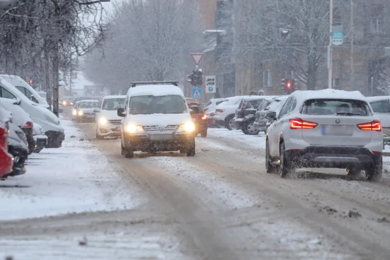 Prvi snijeg ove zime jutros je zabijelio istok Hrvatske