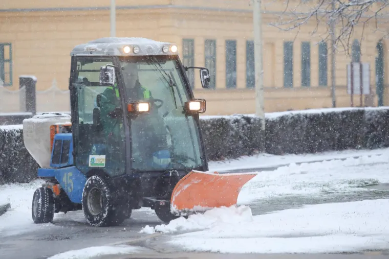 Prvi snijeg ove zime jutros je zabijelio istok Hrvatske