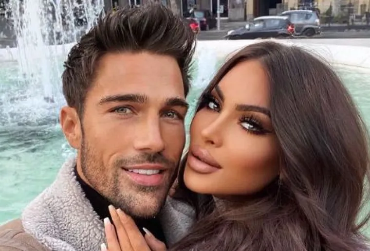 4. Hana Rodić i Goran Jurenec
Za najburniji prekid s domaće javne scene zaslužni su Hana Rodić i Goran Jurenec, zvijezde prve sezone realityja "Gospodin savr&scaron;eni". Naime, danima su na dru&scaron;tvenim mrežama iznosili tuđe prljavo rublje, a njihove verzije o razlogu prekida bile su poprilično kontradiktorne. Bilo kako bilo, Jurenec je svega nekoliko dana nakon &scaron;to je javnost saznala za prekid predstavio svoju novu djevojku, Poljakinju Claudiju Luciju Pioch.