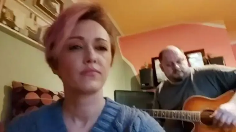 9. Ivana Kindl i Alen Križaj
Nakon 15 godina veze, ovaj glazbeni duo je prekinuo ljubavnu vezu. Međutim, ona glazbena veza je ipak ostala. Naime, Alen i dalje Ivani pi&scaron;e pjesme te surađuju na mnogim glazbenim projektima.