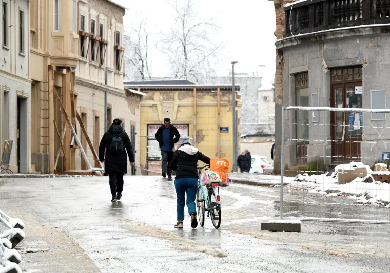 Potresne slike: Pogledajte kako Petrinja izgleda godinu dana kasnije