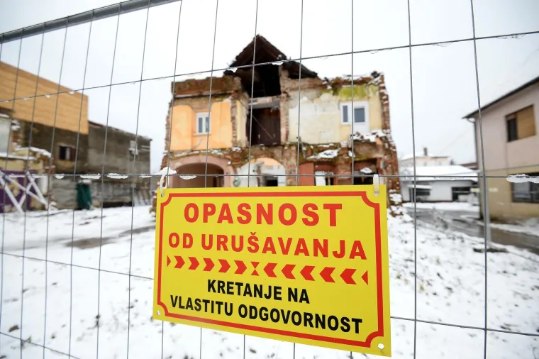 Potresne slike: Pogledajte kako Petrinja izgleda godinu dana kasnije