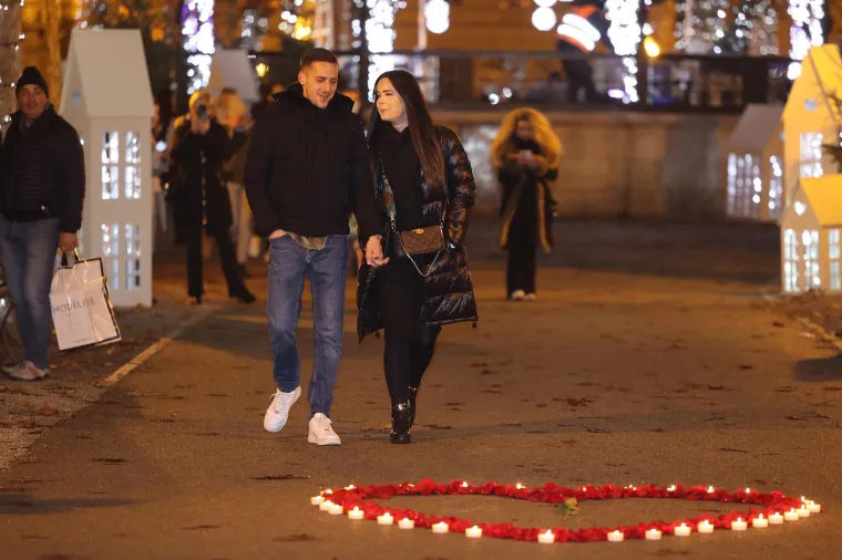 Prevalio je 800 kilometara kako bi ljubav svog života zaprosio na Adventu u Zagrebu: 'Bolji ugođaj nisam mogao ni zamisliti'