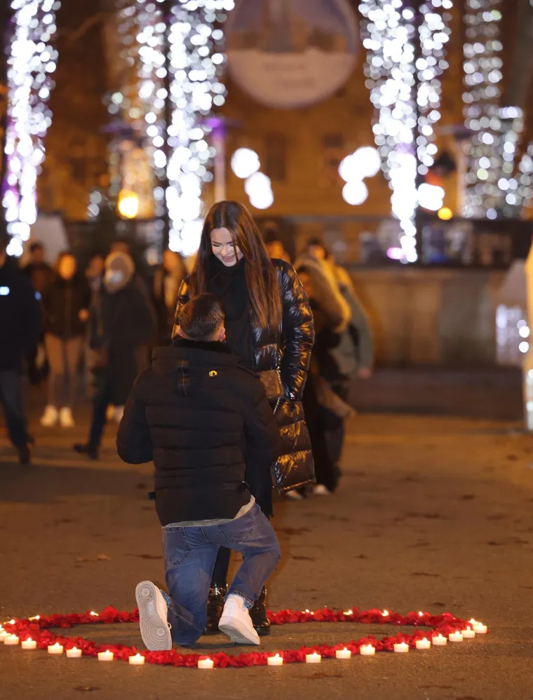 Prevalio je 800 kilometara kako bi ljubav svog života zaprosio na Adventu u Zagrebu: 'Bolji ugođaj nisam mogao ni zamisliti'