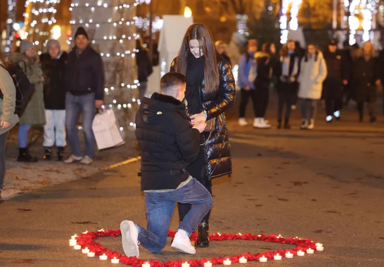 Prevalio je 800 kilometara kako bi ljubav svog života zaprosio na Adventu u Zagrebu: 'Bolji ugođaj nisam mogao ni zamisliti'