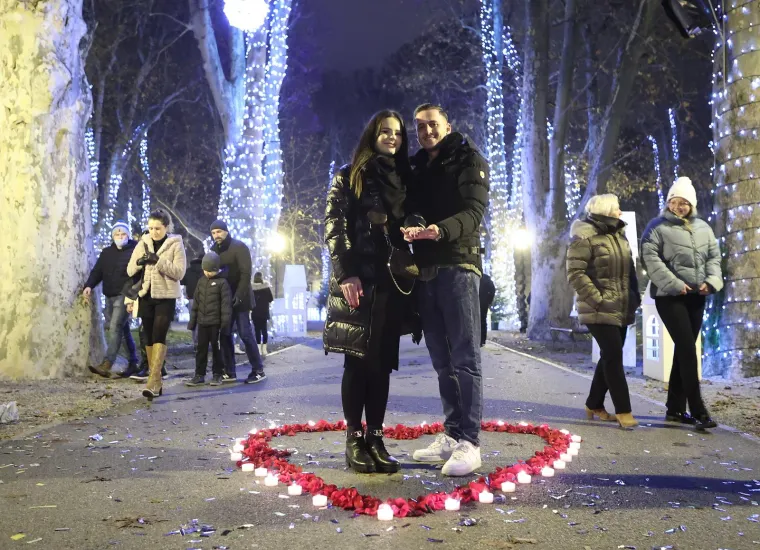 Prevalio je 800 kilometara kako bi ljubav svog života zaprosio na Adventu u Zagrebu: 'Bolji ugođaj nisam mogao ni zamisliti'