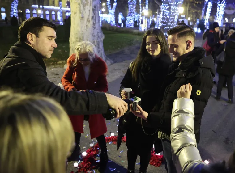 Prevalio je 800 kilometara kako bi ljubav svog života zaprosio na Adventu u Zagrebu: 'Bolji ugođaj nisam mogao ni zamisliti'