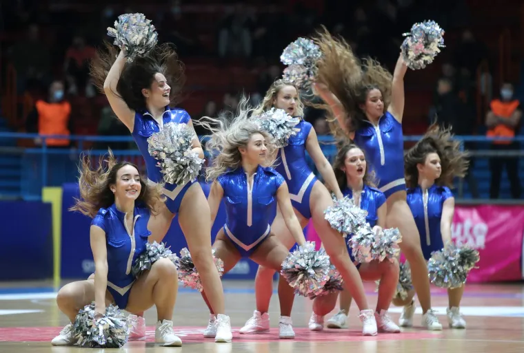 Svi su gledali u njih: Zagrepčanke su zaplesale i ukrale pažnju na Kutiji šibica