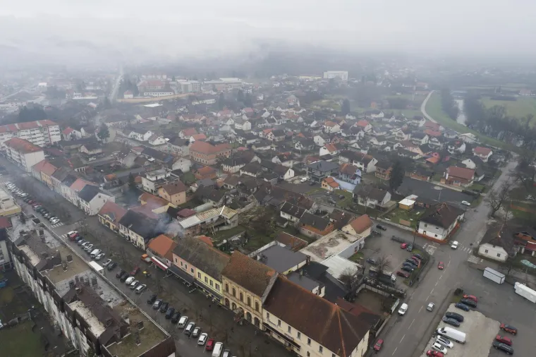 Fotografije Gline iz zraka godinu dana nakon potresa
