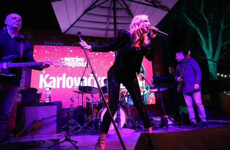 Jelena Rozga i Franka Batelić iznenadile odjevnom kombinacijom: Obje su se pojavile u - odijelu