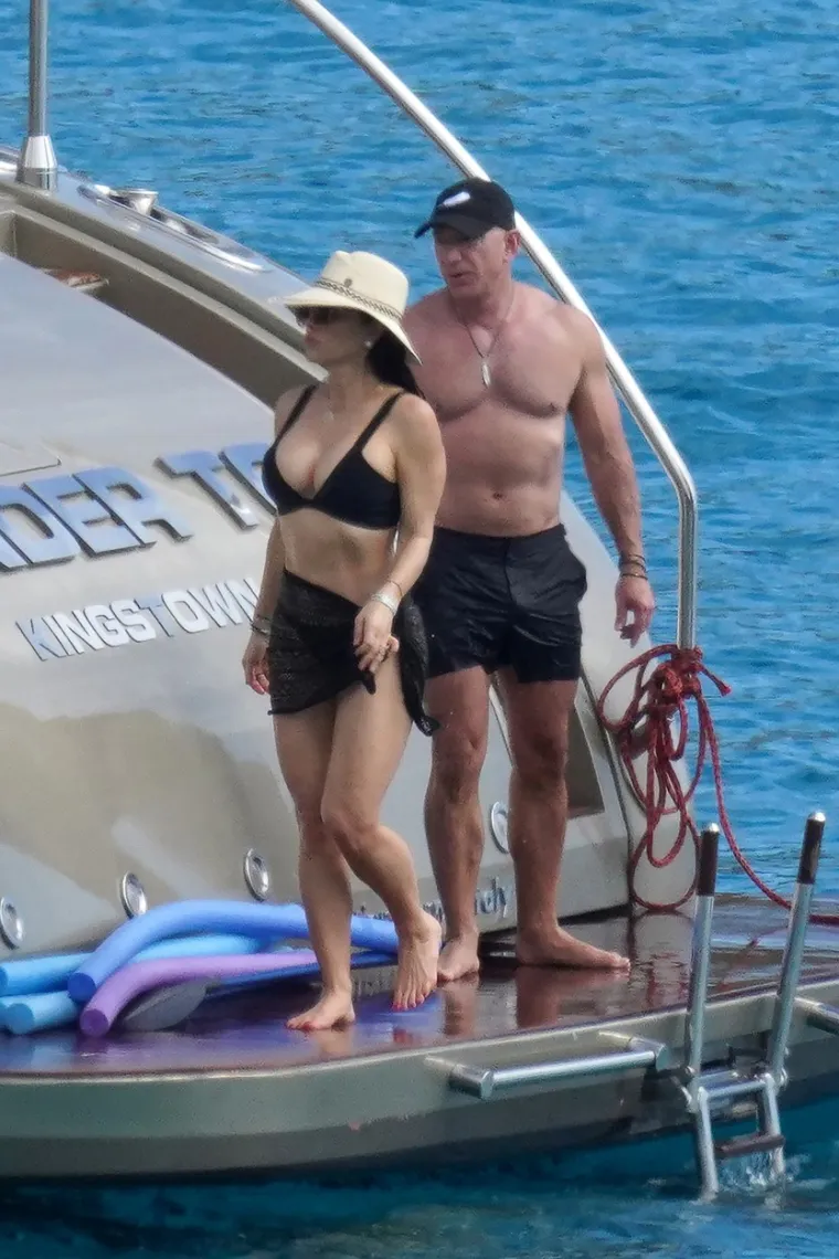 Jeff Bezos ne skida ruke sa svoje djevojke Lauren Sanchez: Oboje su u 50-ima, ali su baš isklesani