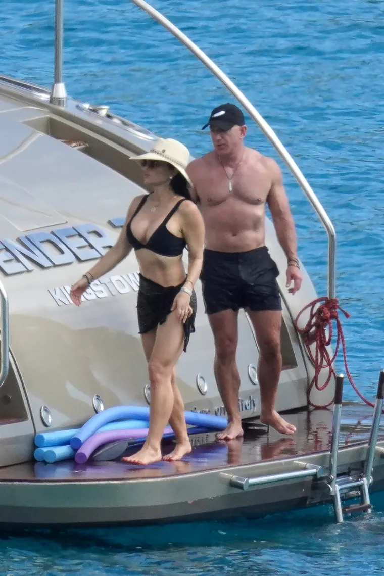 Jeff Bezos ne skida ruke sa svoje djevojke Lauren Sanchez: Oboje su u 50-ima, ali su baš isklesani