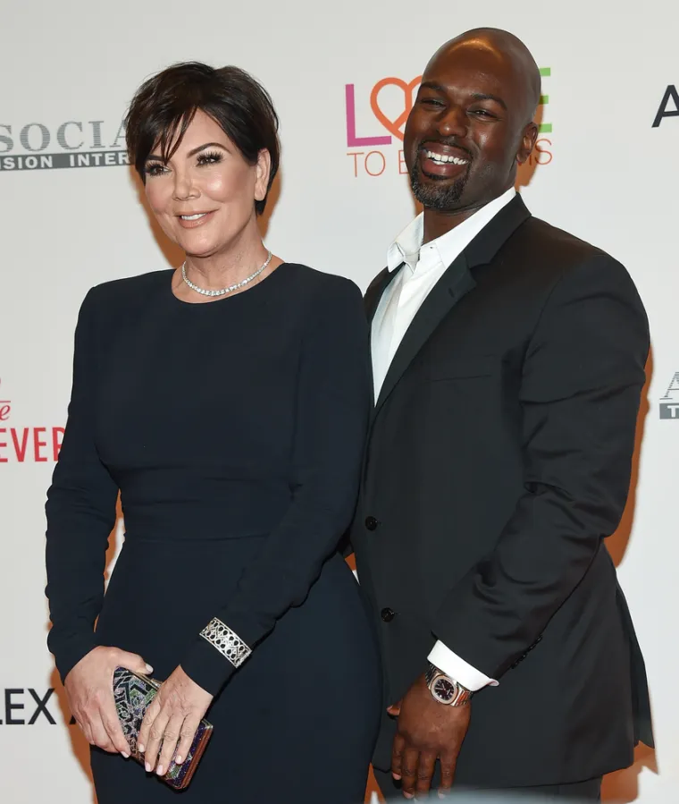 1. Kris Jenner i Corey Gamble 
66-godišnja Kris Jenner u vezi je s 41-godišnjim Coreyjem Gambleom, koji je istih godina kao i Kim. Razlika između njih je 25 godina. 