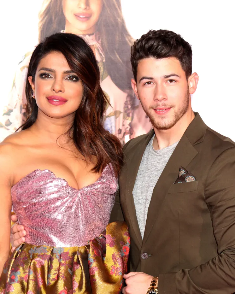 5. Priyanka Chopra i Nick Jonas
Glumica Priyanka Chopra (39) u braku je s 29-godišnjim pjevačem Nickom Jonasom od 2018. Između njih je 10 godina razlike.
