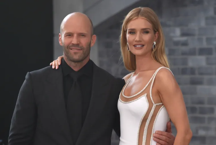 8. Rosie Huntington-Whiteley i Jason Statham
Model i glumica Rosie Huntington-Whiteley (34) te glumac i producent Jason Statham (54) zajedno su 11 godina. Njihova je razlika u godinama 20 godina. 
