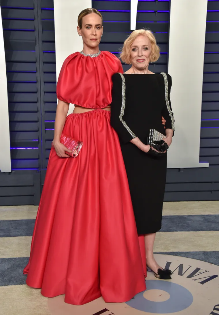 9. Sarah Paulson i Holland Taylor
Glumce Sarah Paulson i Holland Taylor hodaju od 2015. Sarah ima 46 godina, a Holland 78, između njih su 32 godine razlike. 