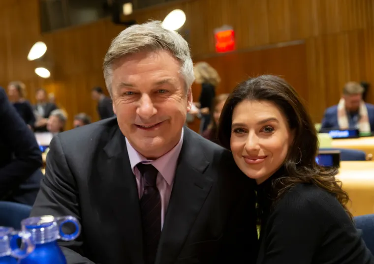 12. Alec i Hilaria Baldwin
Glumac Alec Baldwin (63) već je osam godina u braku s 37-godišnjom zdravstvenom stručnjakinjom i autoricom, Hilariom Baldwin. Njih dvoje su 26 godina razlike.