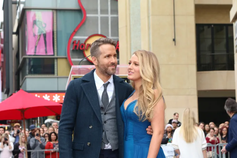 13. Ryan Reynolds i Blake Lively
Ryan Reynolds (45) i Blake Lively (34) u braku su od 2012. Glumci imaju troje djece i 11 godina razlike u godinama. 