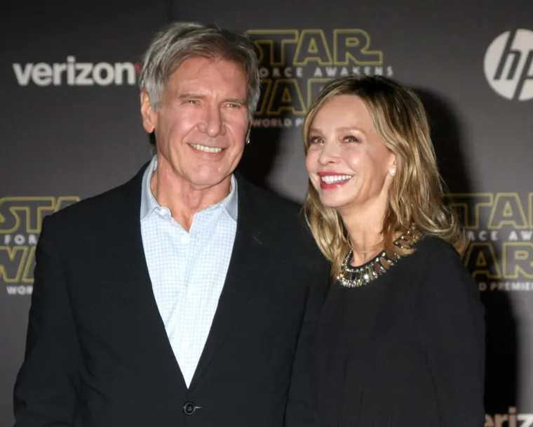 14. Harrison Ford i Calista Flockhart
Glumac Harrison Ford (79) i glumac Calista Flockhart (57) u braku su od 2010. godine. Razlika između njih je 22 godine. 