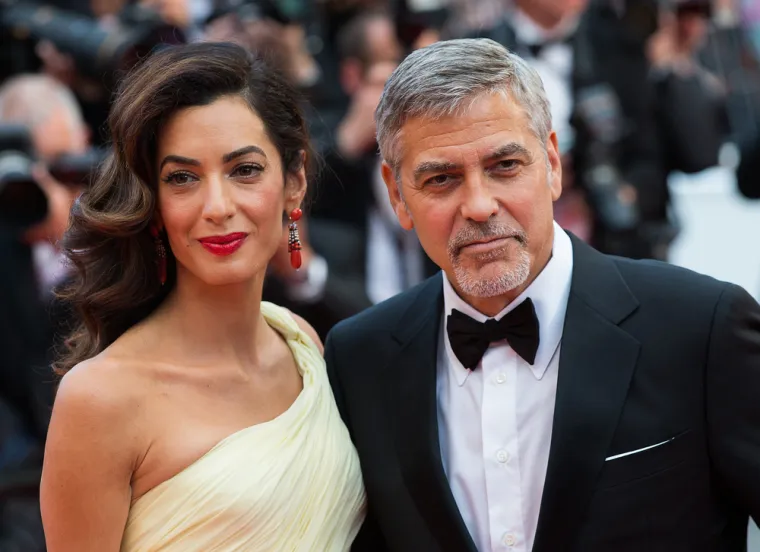 16. Amal and George Clooney
Sedamnaest godina razlike u godinama, Amal i George Clooney u braku su sedam godina. Amal ima 43 godine, a George 60. 