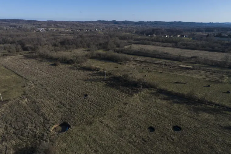 Četiri nove urušene vrtače u Mečenčanima, u jednu je upalo malo lane