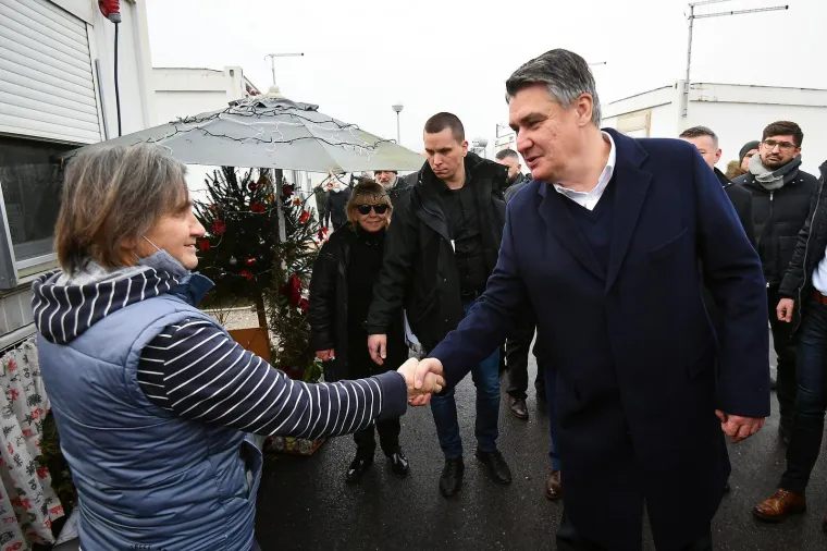 Pogledajte kako je izgledalo druženje Milanovića s građanima koji su prije godinu dana ostali bez krova nad glavom