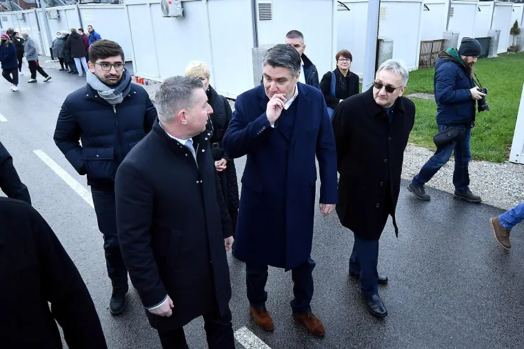 Pogledajte kako je izgledalo druženje Milanovića s građanima koji su prije godinu dana ostali bez krova nad glavom