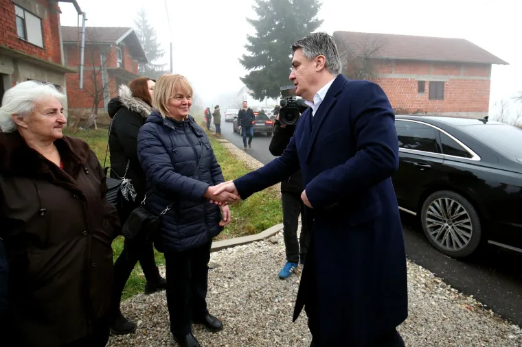 Pogledajte kako je izgledalo druženje Milanovića s građanima koji su prije godinu dana ostali bez krova nad glavom