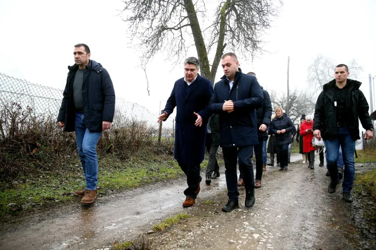 Pogledajte kako je izgledalo druženje Milanovića s građanima koji su prije godinu dana ostali bez krova nad glavom
