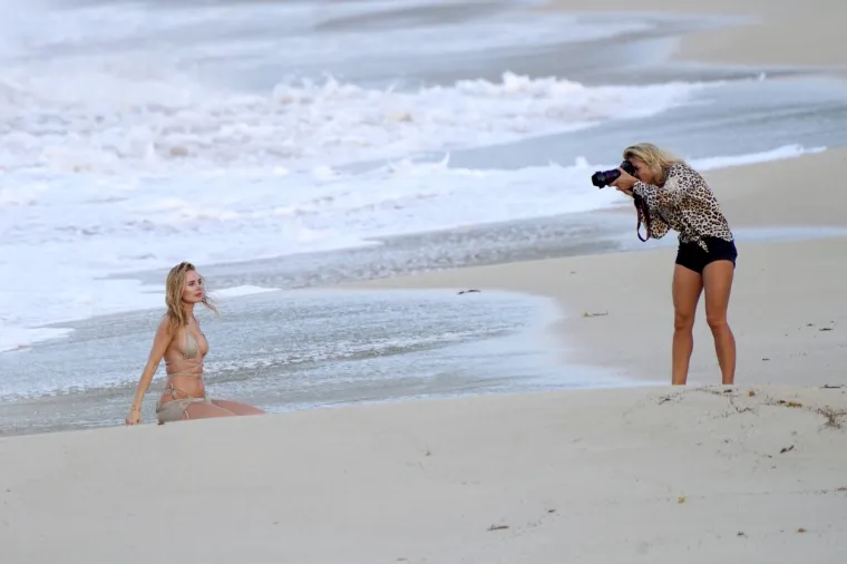 Zvijezda napravila pomutnju na plaži: Skinula se u seksi bikini i krenula izvijati. To nitko nije mogao ignorirati