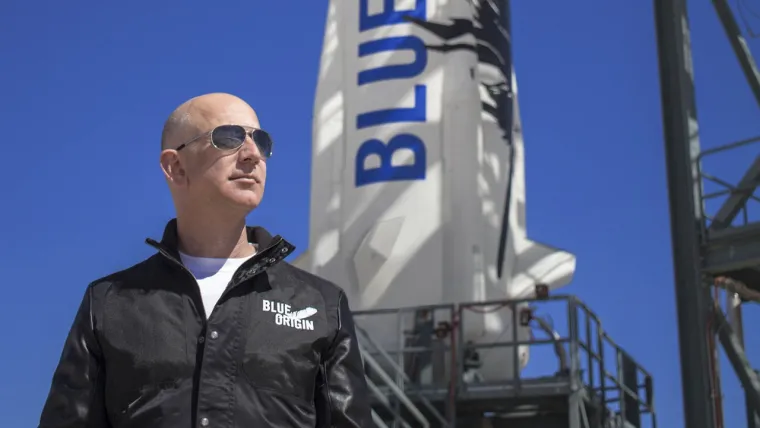 3. Nakon što je milijarder Jeff Bezos ljetos poletio u svemir, twitteraši su napisali da ih njegova raketa podsjeća na:
a) ogromni krastavac
b) ogromni dildo 
