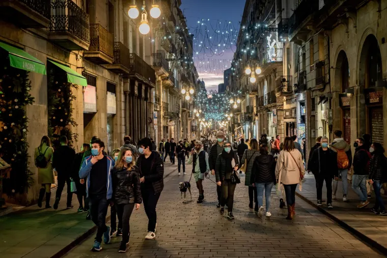 Za 2021., Old Mooreov Almanah je očekivao da će se život polako vratiti u normalu i rekao je da ćemo do kasnog ljeta proći najgoru pandemiju. Iako je to bilo netočno, bilo je točno što se tiče povratka stranih putovanja, žive glazbe i stajanja za šankom. 