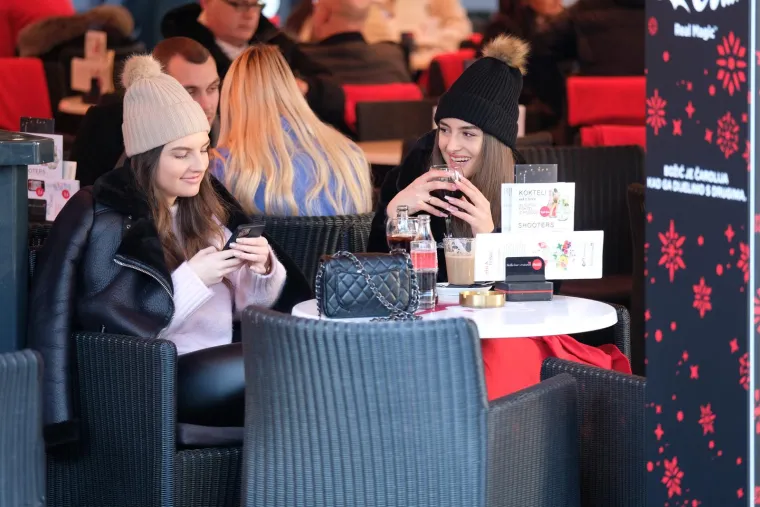 Hrvati iskoristili nevjerojatno sunčan dan: Najhrabriji su se čak i osvježili u moru