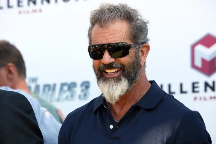 Oskarovac Mel Gibson (69) je negativno utjecao na svoju karijeru nizom kontroverzi, uključujući antisemitske izjave tijekom uhićenja zbog vožnje u pijanom stanju 2006. te optužbi za obiteljsko nasilje.