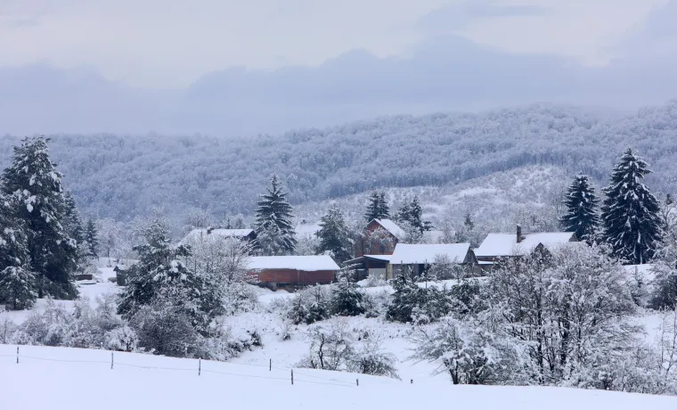 Prvi ovogodišnji snijeg zabijelio je Hrvatsku: Pogledajte fantastične prizore iz Rastoka, Gorskog kotara, Slunja...