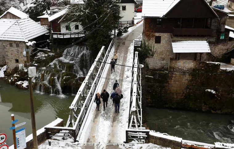 Rastoke prekrivene snježnim pokrivačem oduševile prolaznike